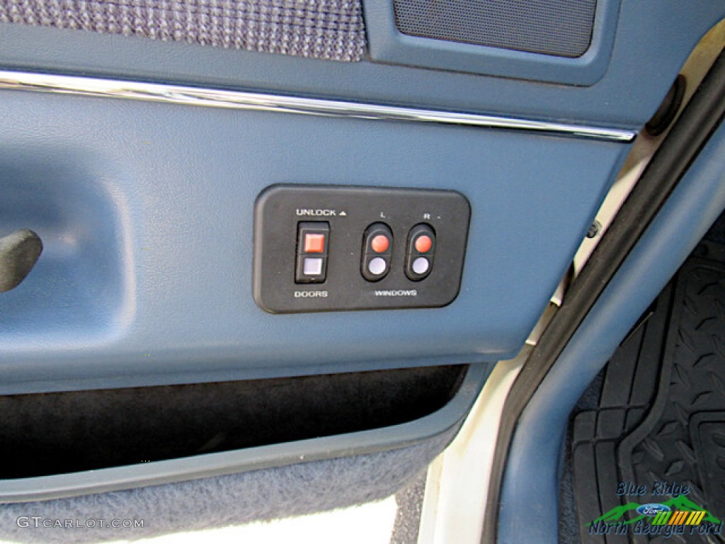 1988 F150 XLT Lariat Regular Cab 4x4 - Colonial White / Regatta Blue photo #18