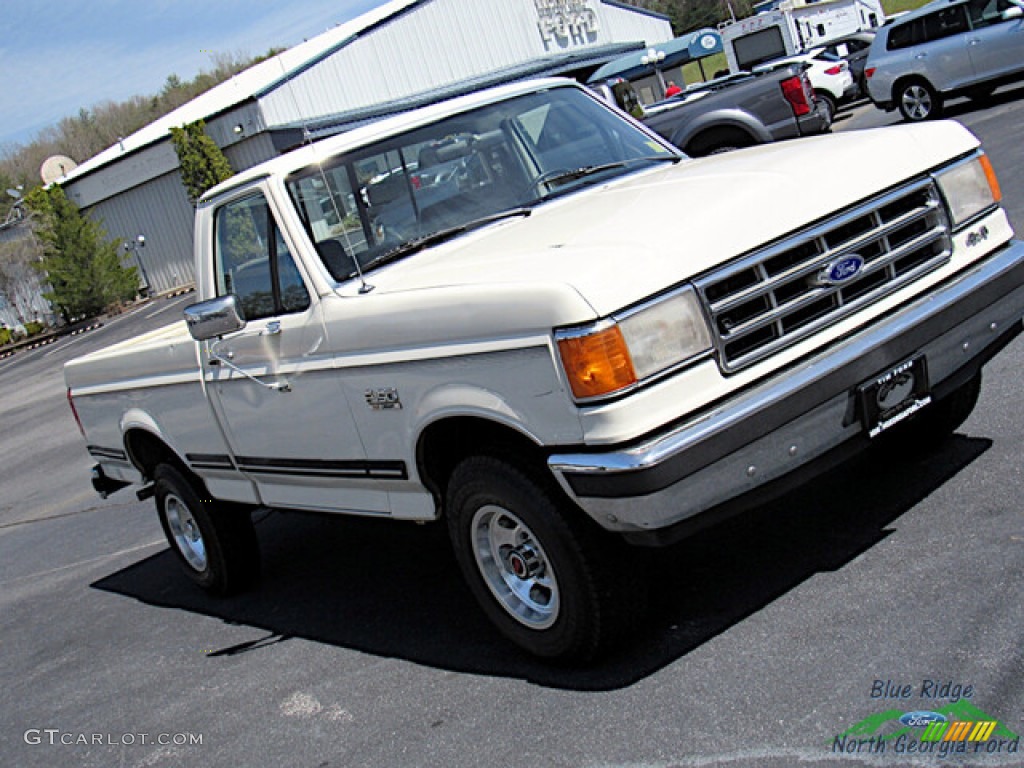 1988 F150 XLT Lariat Regular Cab 4x4 - Colonial White / Regatta Blue photo #22