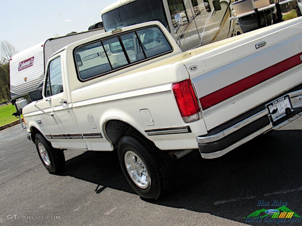 1988 F150 XLT Lariat Regular Cab 4x4 - Colonial White / Regatta Blue photo #24