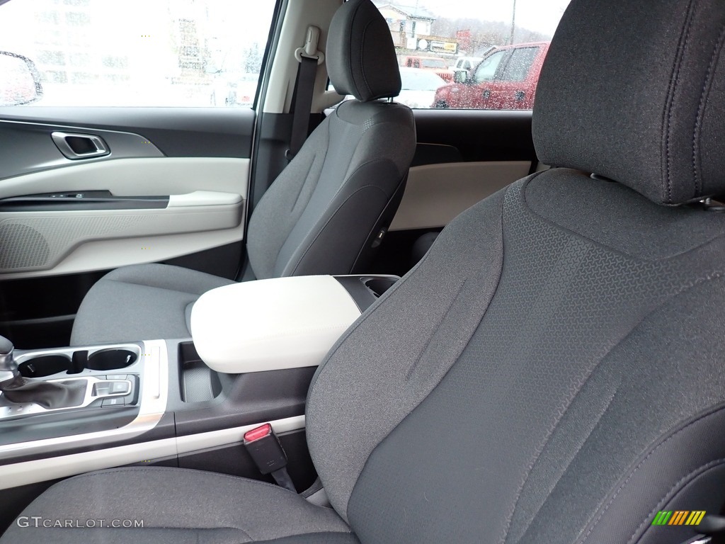 2023 Kia Carnival LX Front Seat Photos