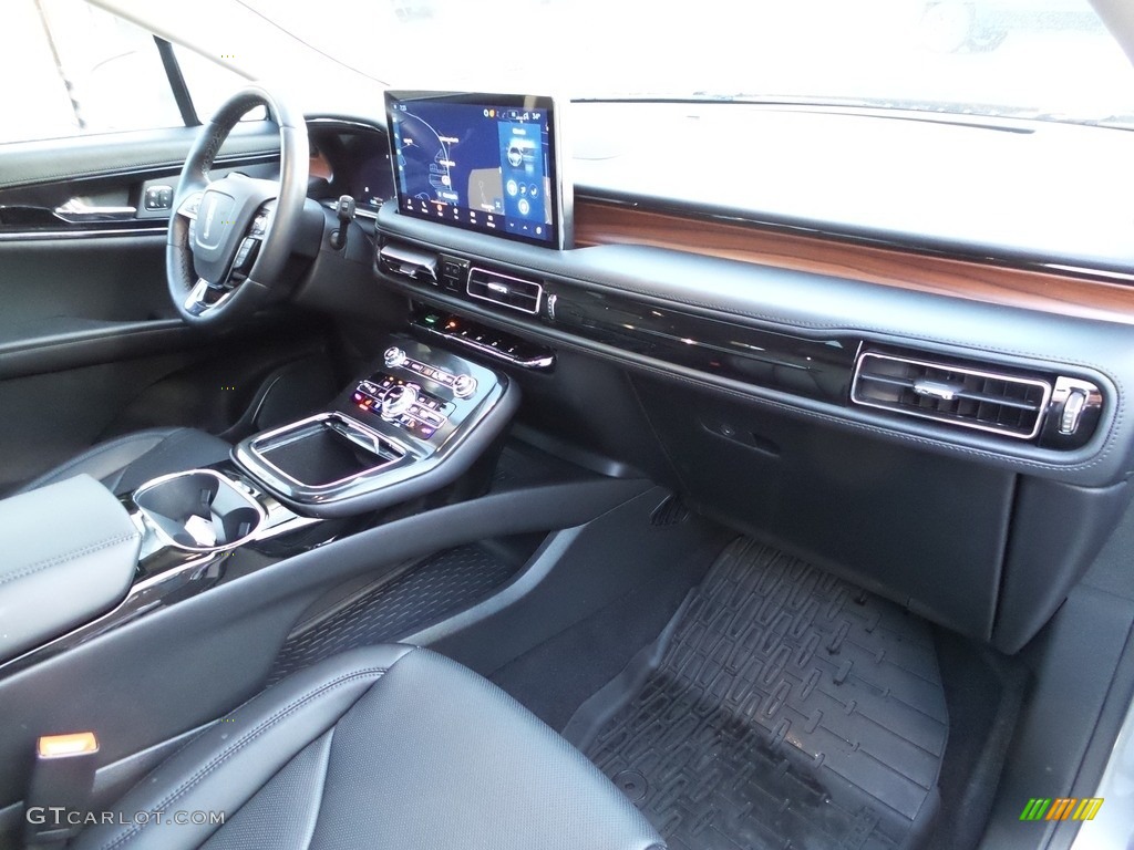 2022 Lincoln Nautilus Reserve AWD Dashboard Photos