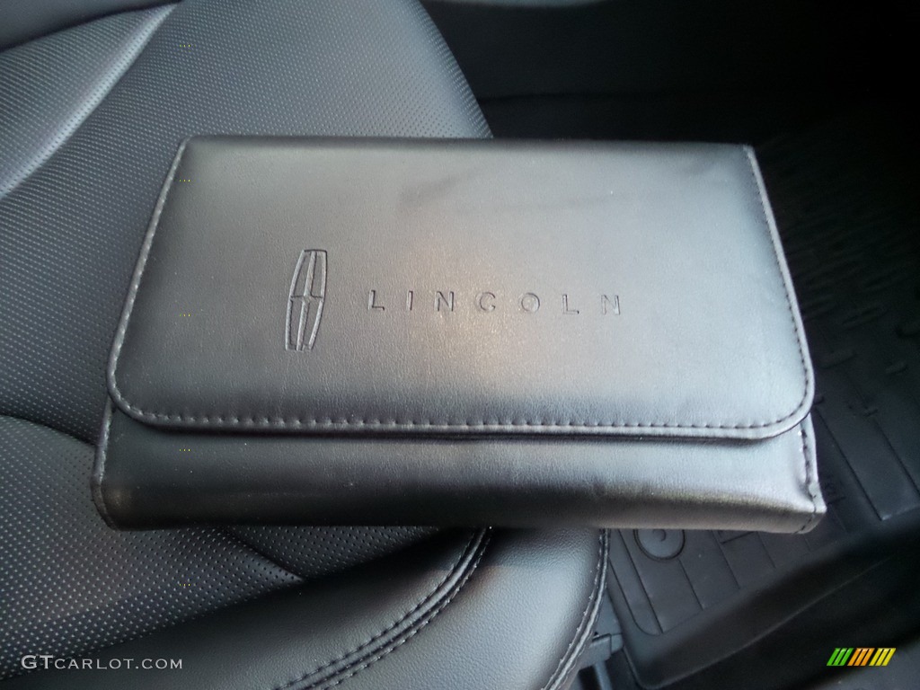 2022 Nautilus Reserve AWD - Silver Radiance Metallic / Ebony photo #14
