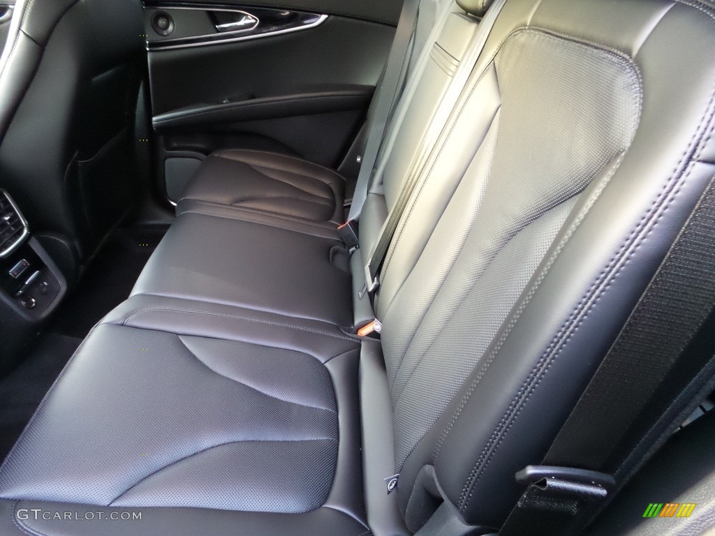 2022 Nautilus Reserve AWD - Silver Radiance Metallic / Ebony photo #18
