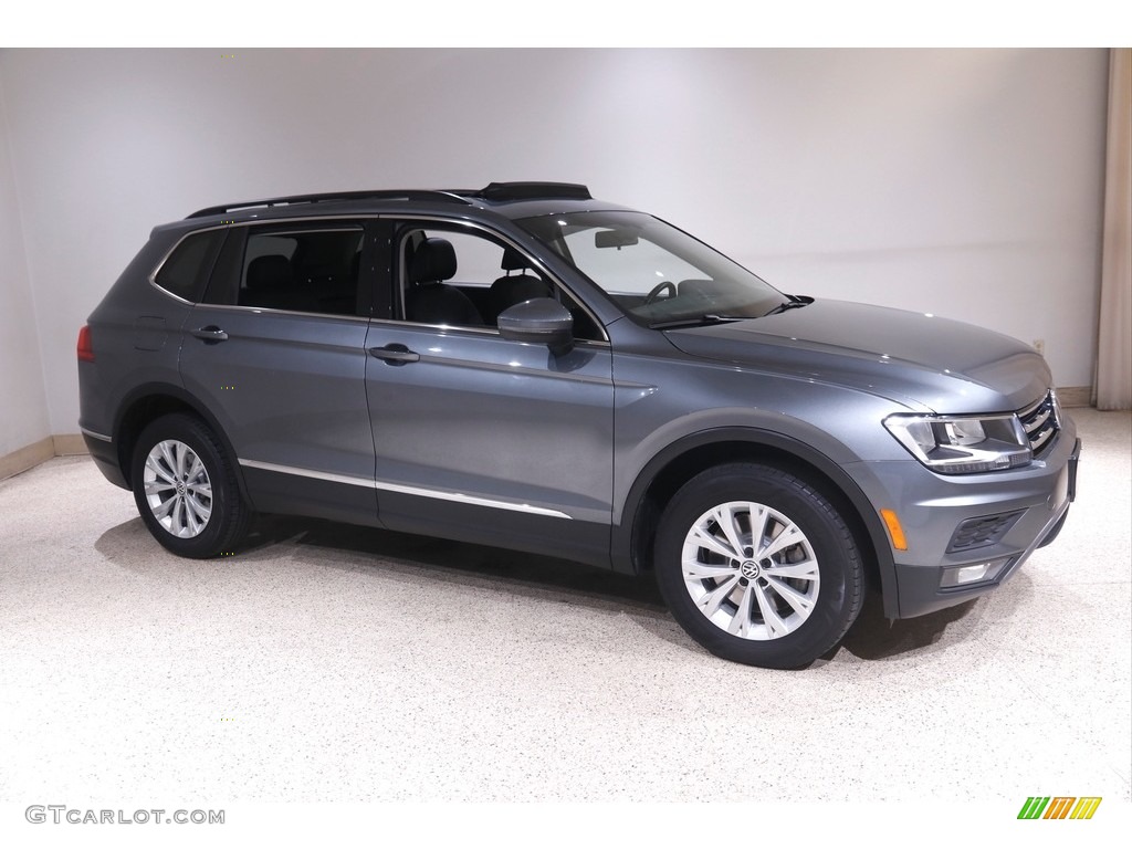 2018 Tiguan SE 4MOTION - Platinum Gray Metallic / Titan Black photo #1