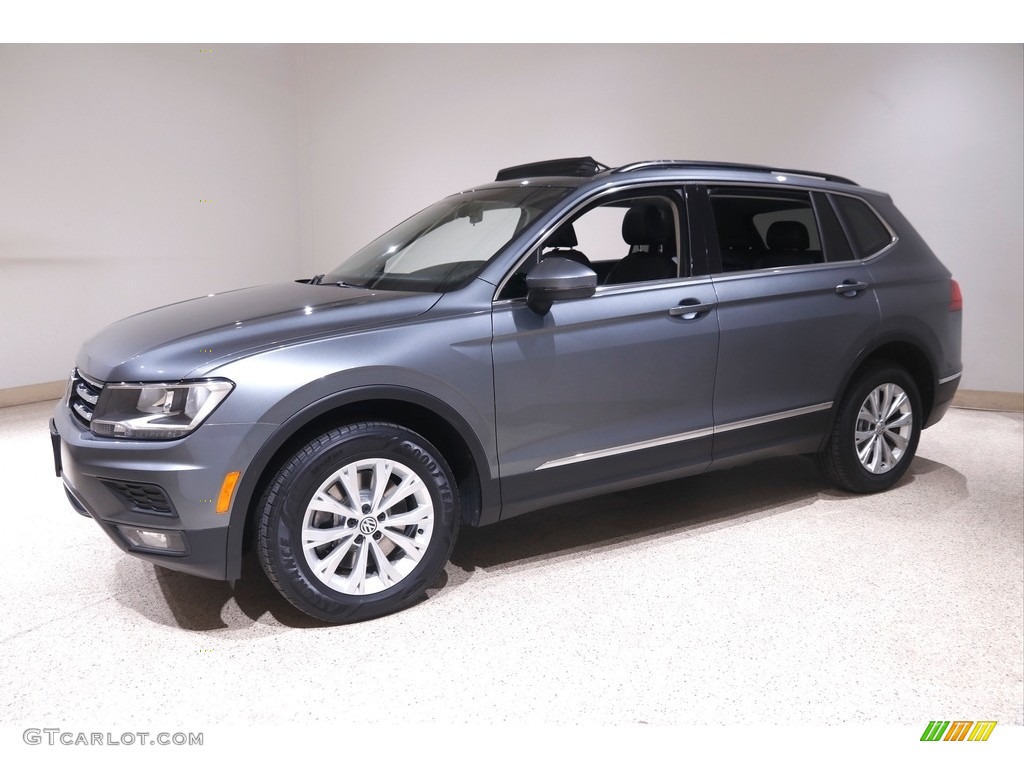 2018 Volkswagen Tiguan SE 4MOTION Exterior Photos