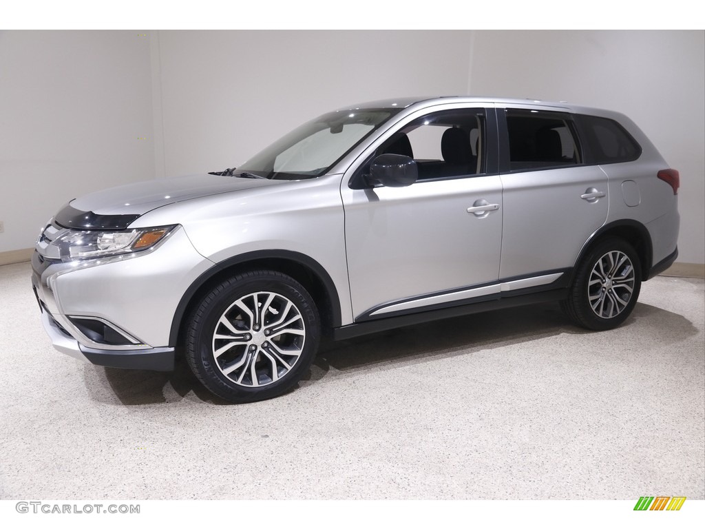 2018 Outlander ES - Alloy Silver Metallic / Black photo #3