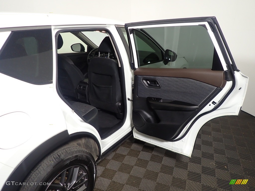 2021 Rogue S AWD - Glacier White / Charcoal photo #34