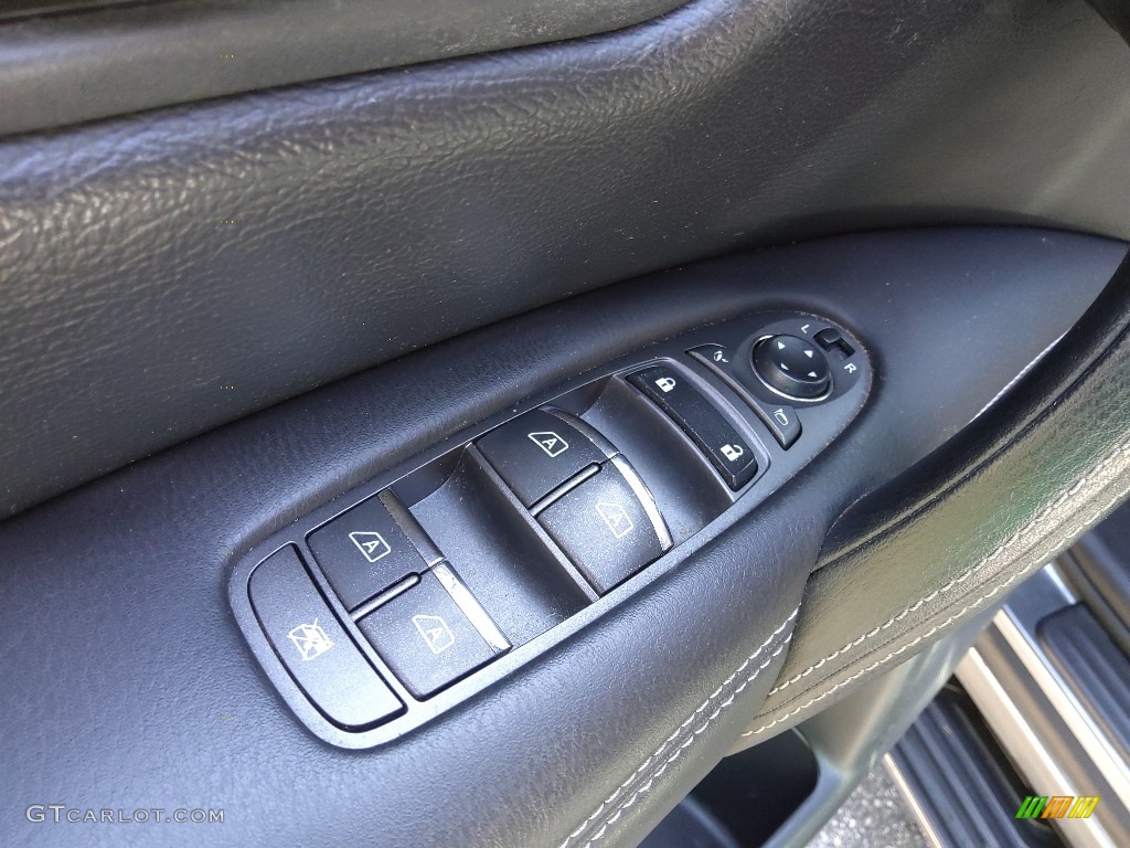 2017 Nissan Armada SV Door Panel Photos