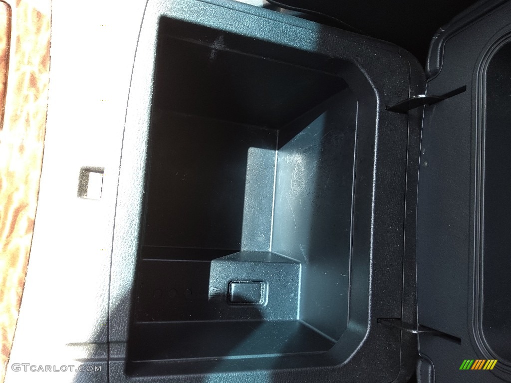 2017 Armada SV - Gun Metallic / Charcoal photo #29