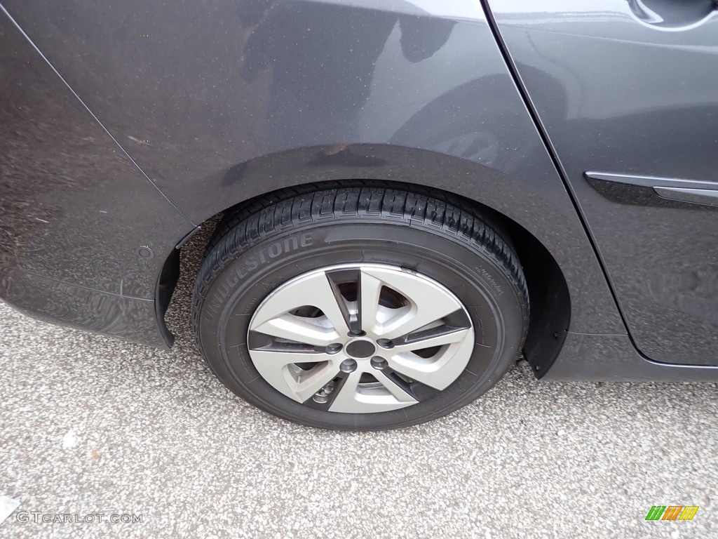 2018 Prius Three - Magnetic Gray Metallic / Black photo #5