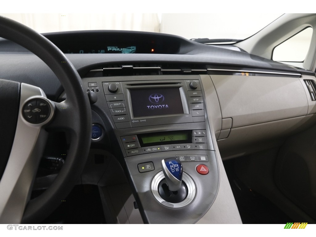 2015 Prius Three Hybrid - Sea Glass Pearl / Bisque photo #8