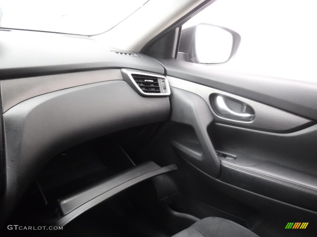 2015 Rogue SV AWD - Gun Metallic / Charcoal photo #19