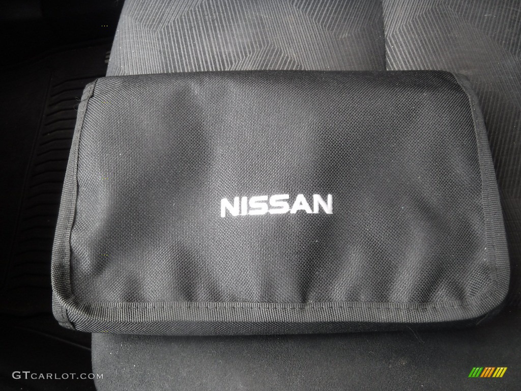2015 Nissan Rogue SV AWD Books/Manuals Photo #145896135