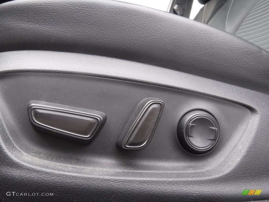 2019 Camry SE - Celestial Silver Metallic / Black photo #15