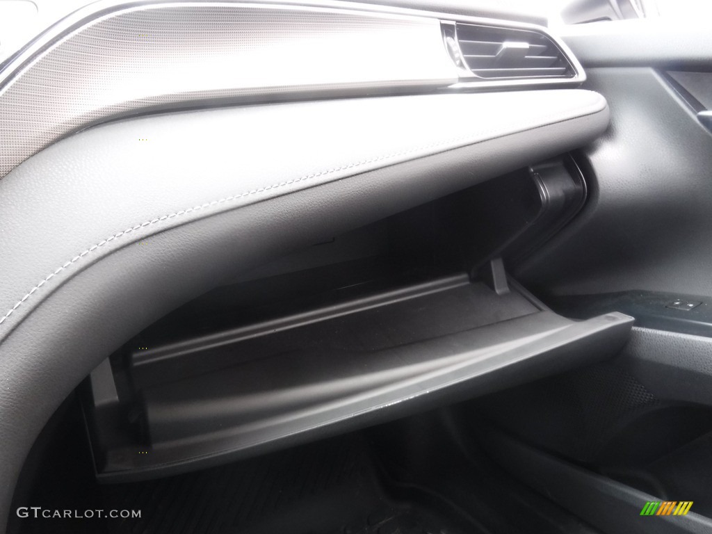 2019 Camry SE - Celestial Silver Metallic / Black photo #27