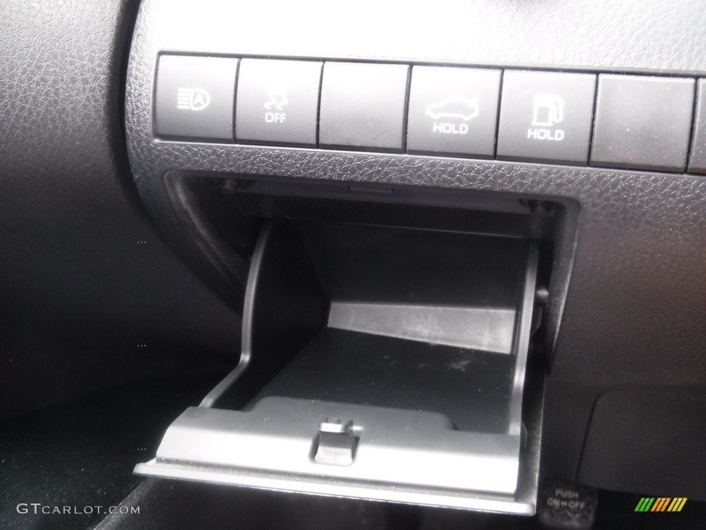 2019 Camry SE - Celestial Silver Metallic / Black photo #29