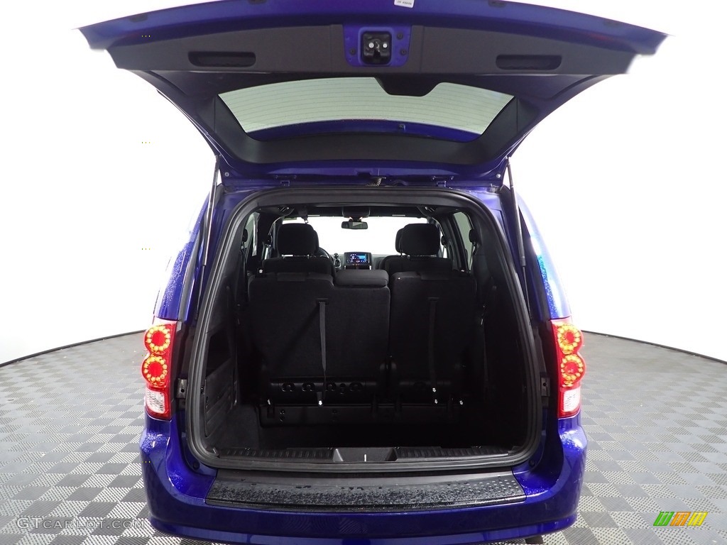 2019 Grand Caravan SE - Indigo Blue / Black photo #8