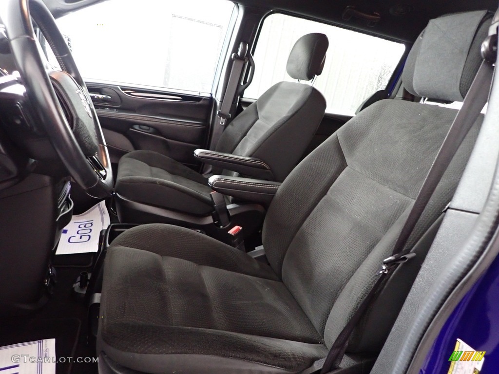 2019 Grand Caravan SE - Indigo Blue / Black photo #14