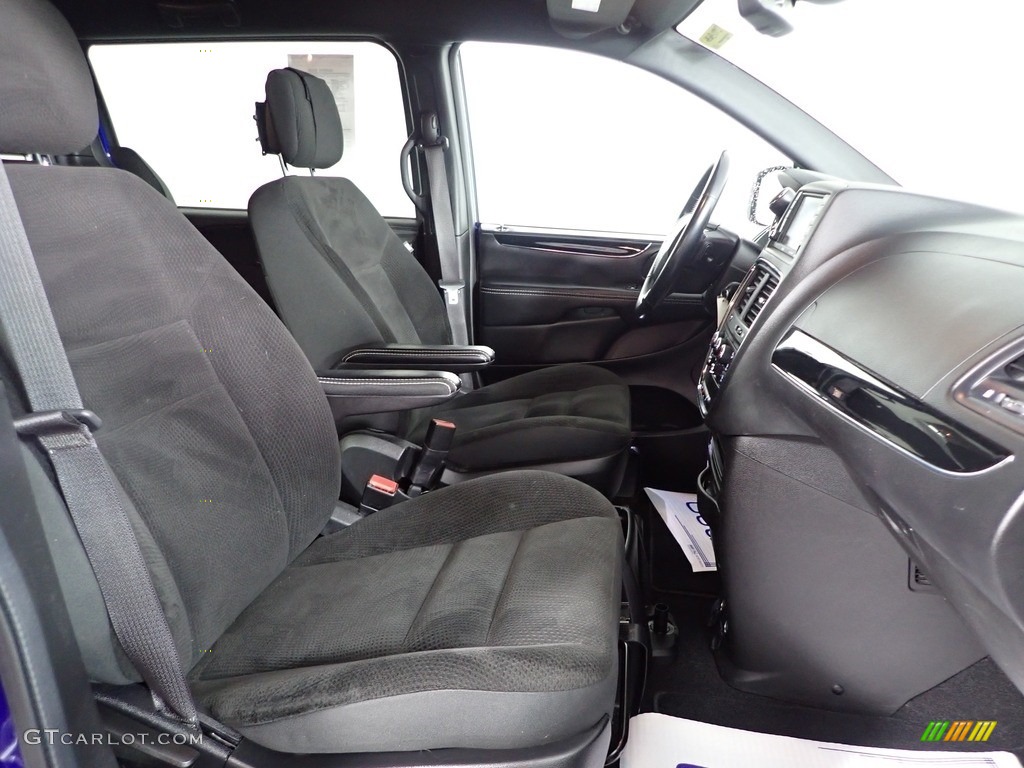 2019 Grand Caravan SE - Indigo Blue / Black photo #26