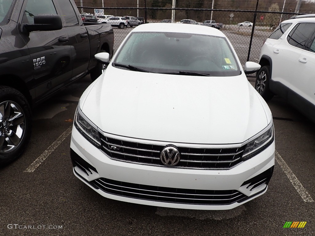2018 Passat S - Pure White / Titan Black photo #2