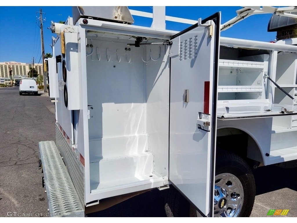 2011 Silverado 3500HD Regular Cab 4x4 Chassis - Summit White / Dark Titanium photo #9