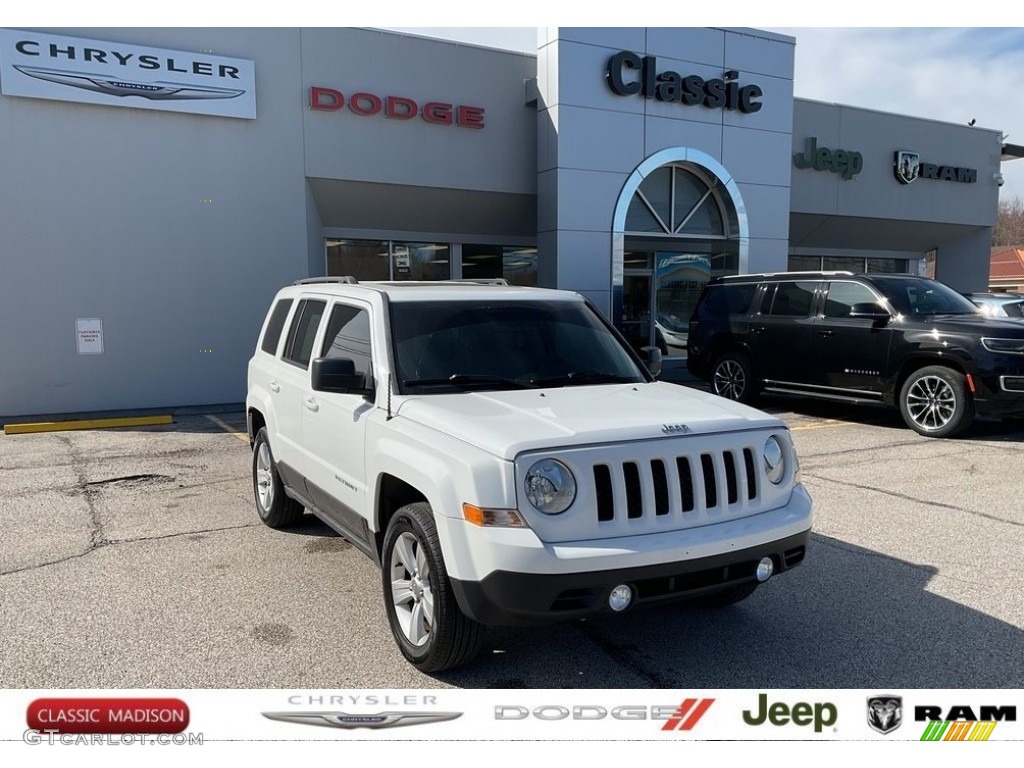 2015 Patriot Latitude 4x4 - Bright White / Dark Slate Gray/Light Pebble Beige photo #1