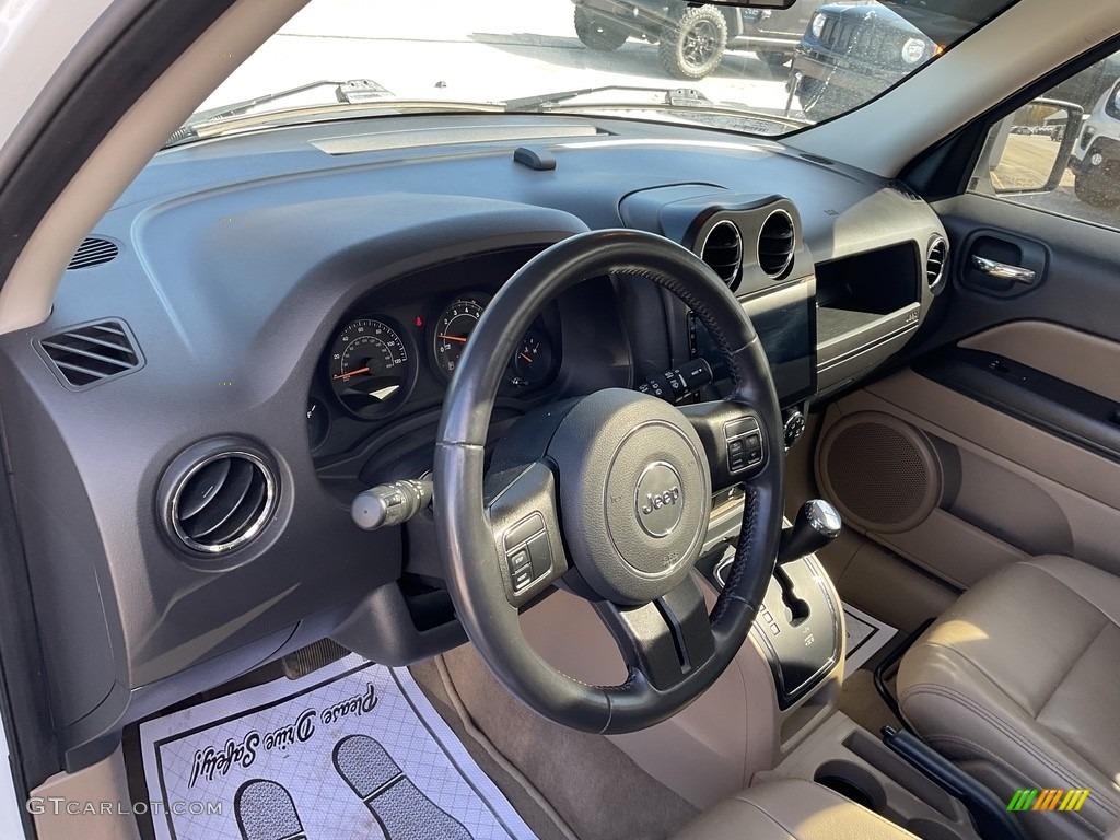 2015 Patriot Latitude 4x4 - Bright White / Dark Slate Gray/Light Pebble Beige photo #3