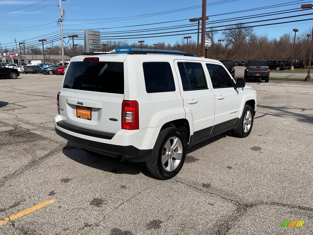 2015 Patriot Latitude 4x4 - Bright White / Dark Slate Gray/Light Pebble Beige photo #8