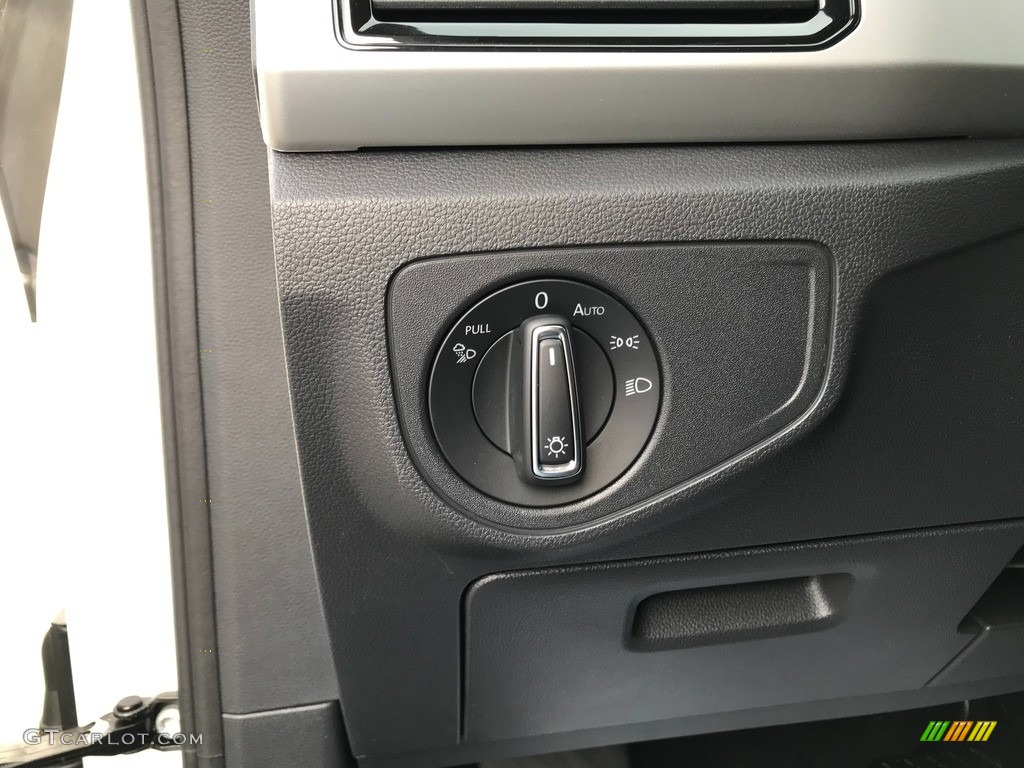 2022 Atlas Cross Sport SE 4Motion - Pure White / Dark Beige/Titan Black photo #18