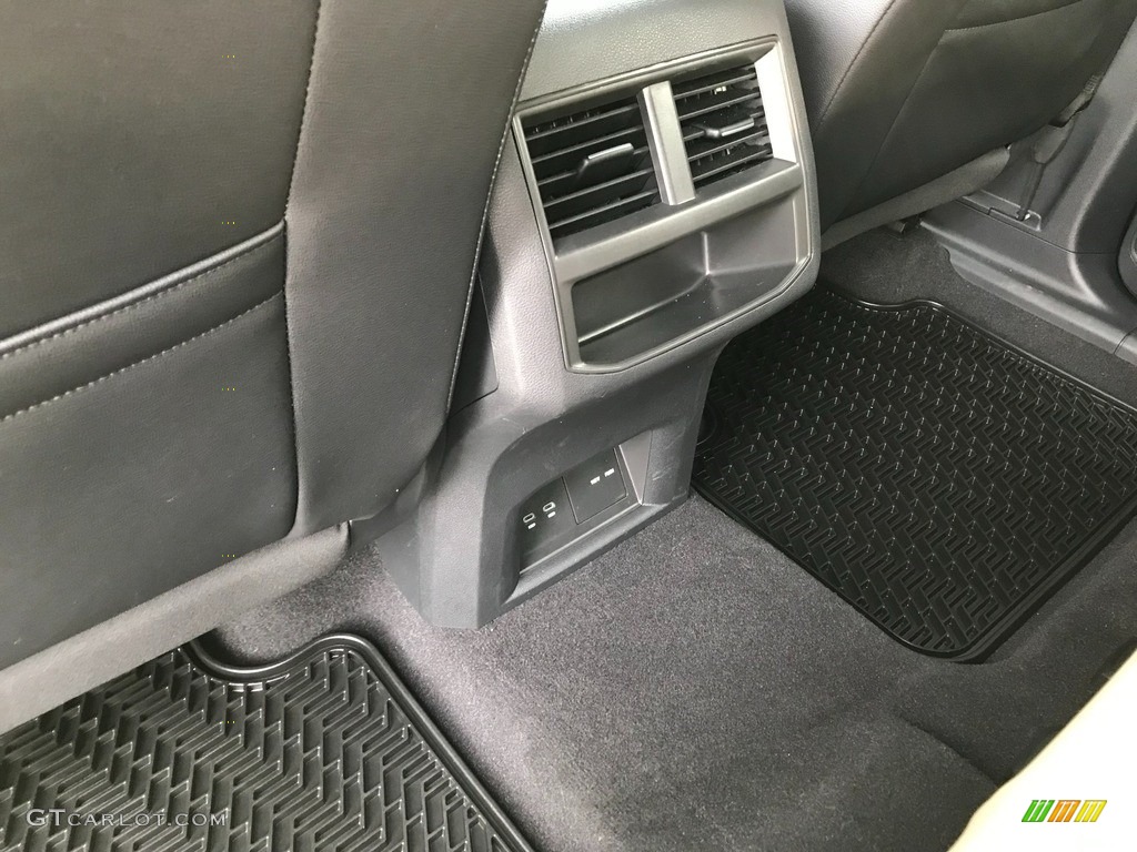 2022 Atlas Cross Sport SE 4Motion - Pure White / Dark Beige/Titan Black photo #36