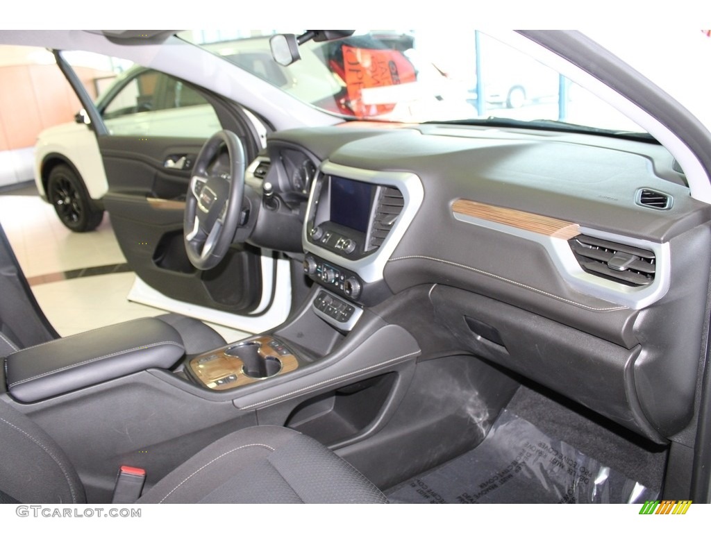 2021 GMC Acadia SLE Dashboard Photos