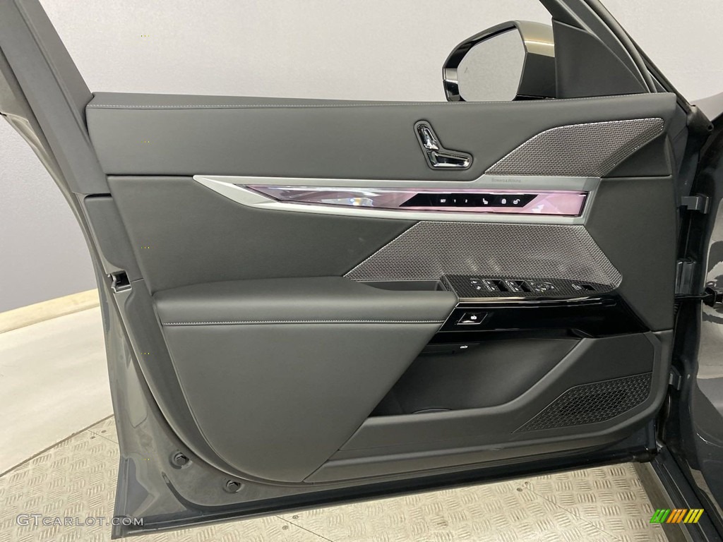 2023 BMW 7 Series 740i Sedan Door Panel Photos
