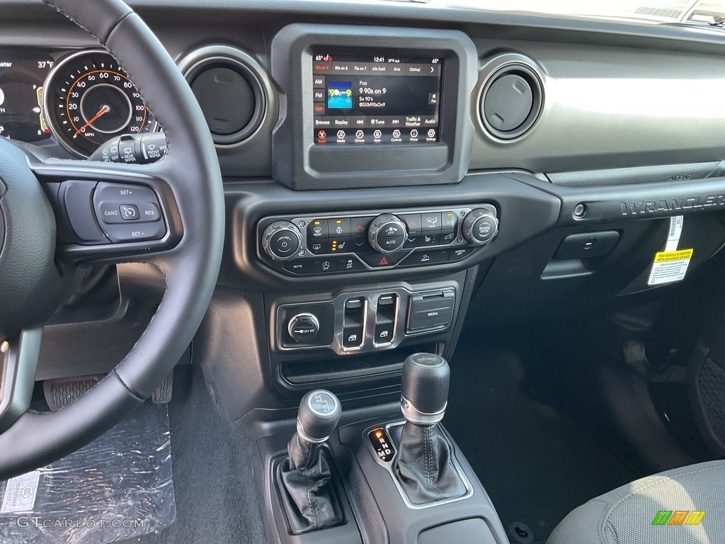 2023 Wrangler Willys 4x4 - Black / Black photo #5