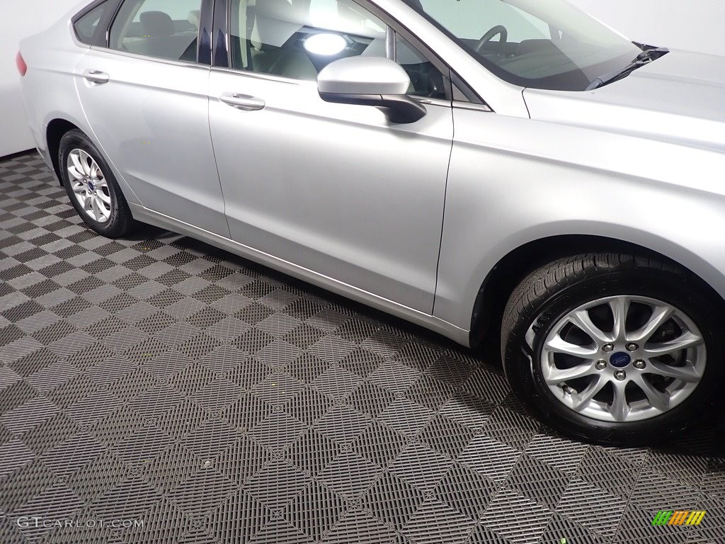 2018 Fusion S - Ingot Silver / Medium Light Stone photo #4