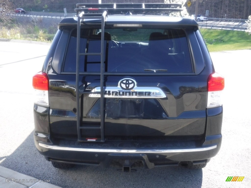 2013 4Runner SR5 4x4 - Black / Sand Beige Leather photo #16