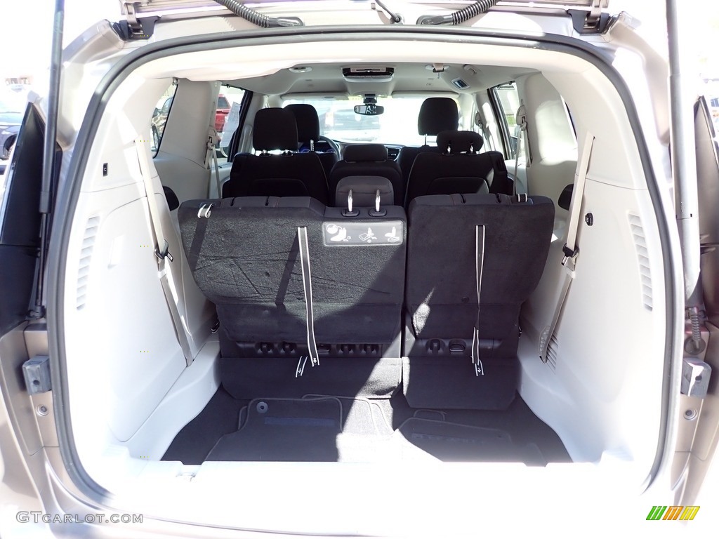 2018 Pacifica Touring Plus - Molten Silver / Black/Alloy photo #5