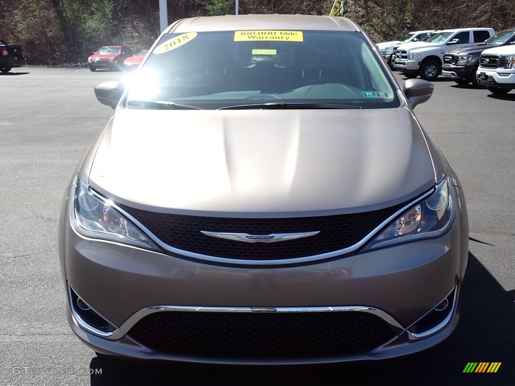 2018 Pacifica Touring Plus - Molten Silver / Black/Alloy photo #9