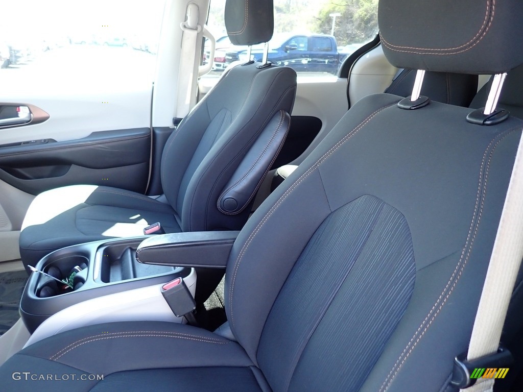 2018 Pacifica Touring Plus - Molten Silver / Black/Alloy photo #11