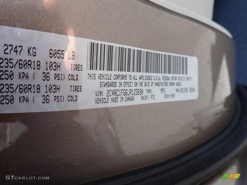 2018 Pacifica Touring Plus - Molten Silver / Black/Alloy photo #16