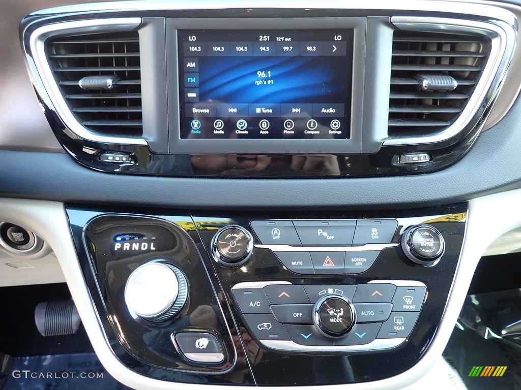 2018 Pacifica Touring Plus - Molten Silver / Black/Alloy photo #19
