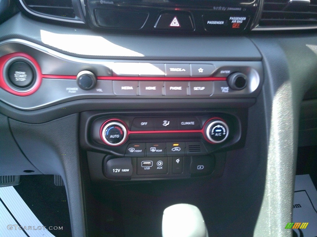 2020 Veloster 2.0 - Ultra Black / Black photo #18