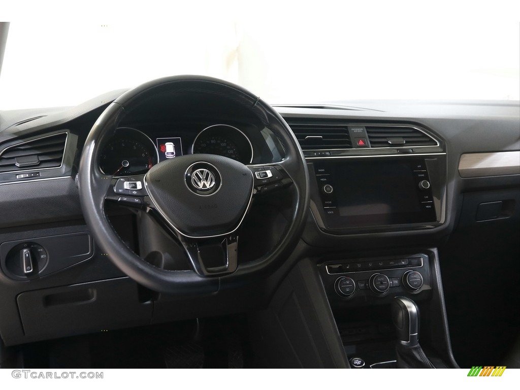 2019 Tiguan SE 4MOTION - Deep Black Pearl / Titan Black photo #6