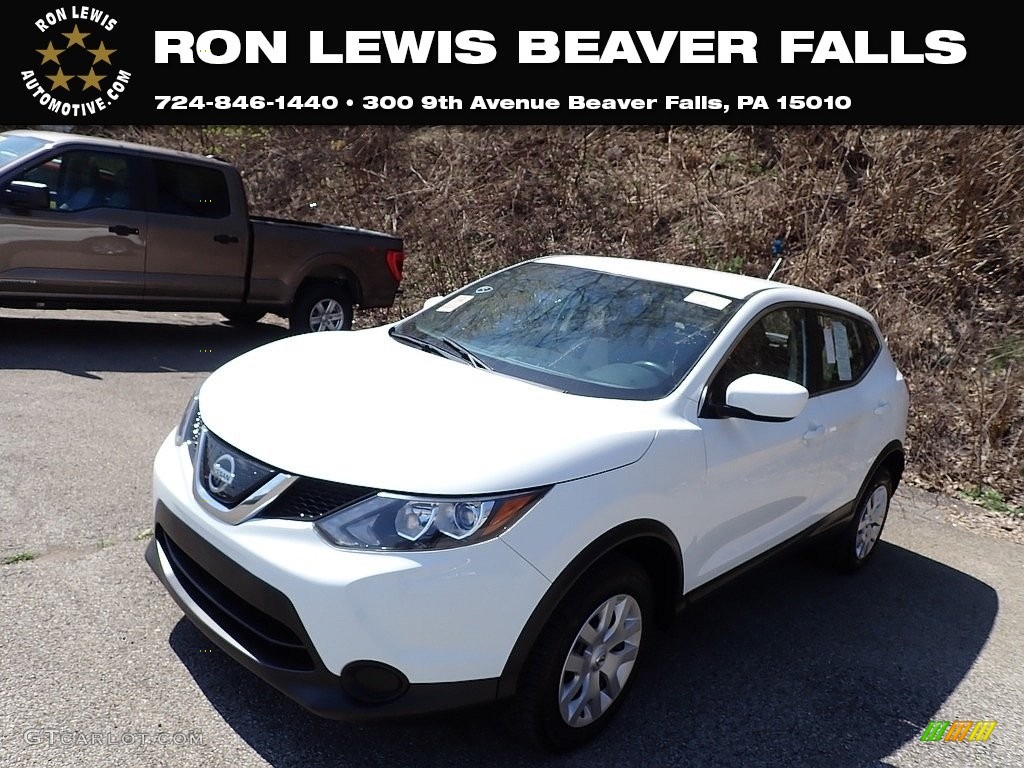 Glacier White Nissan Rogue Sport