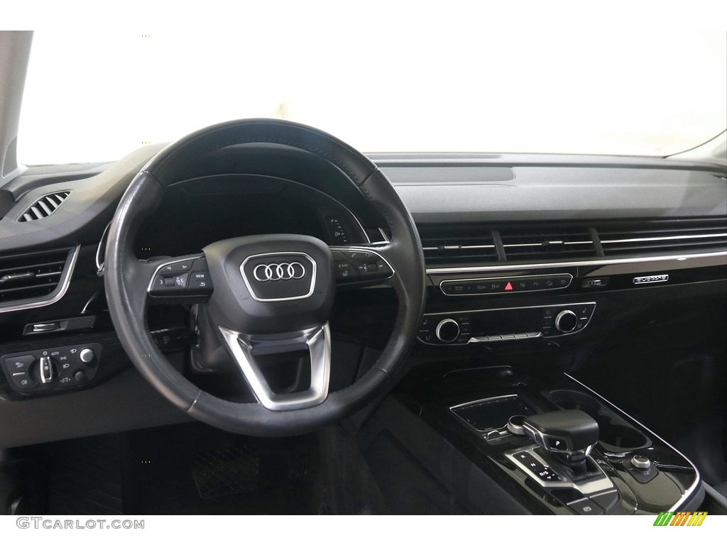 2019 Audi Q7 45 Prestige quattro Dashboard Photos