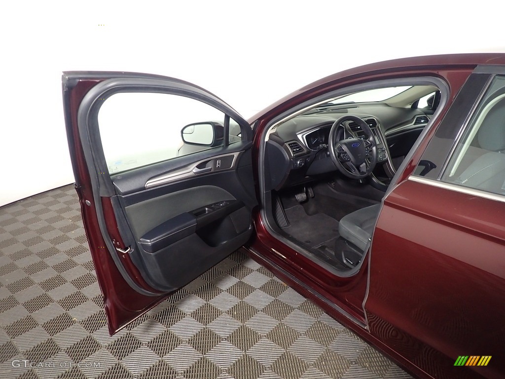 2017 Fusion SE - Ruby Red / Ebony photo #17