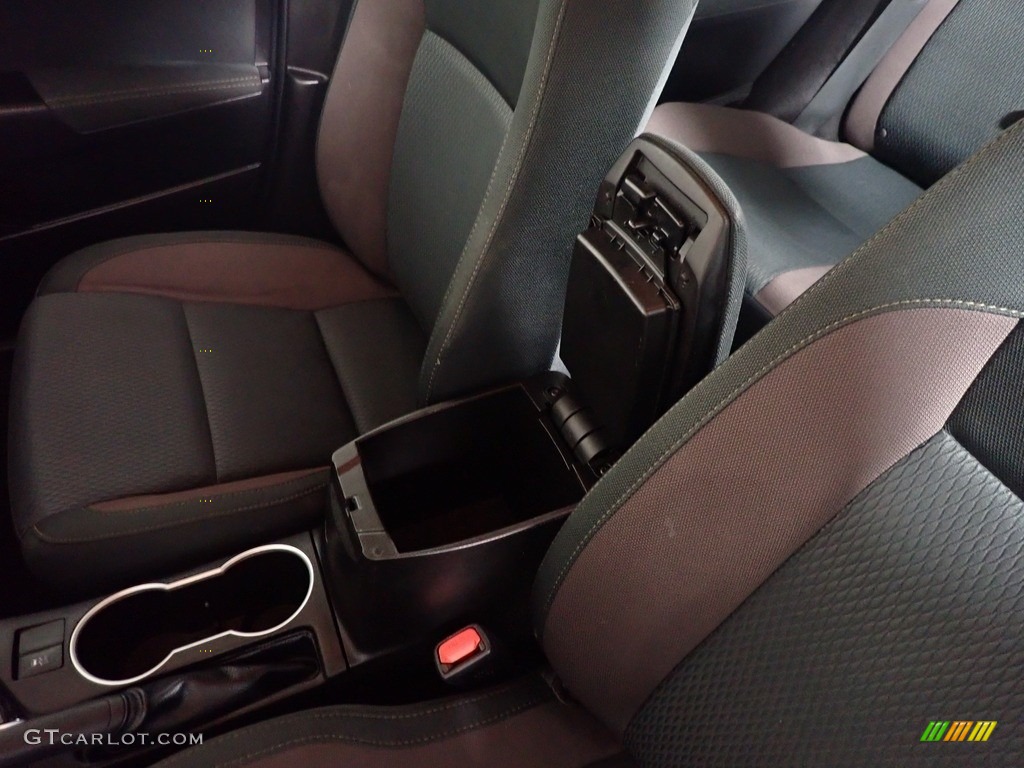 2019 Corolla LE - Barcelona Red Metallic / Black photo #29