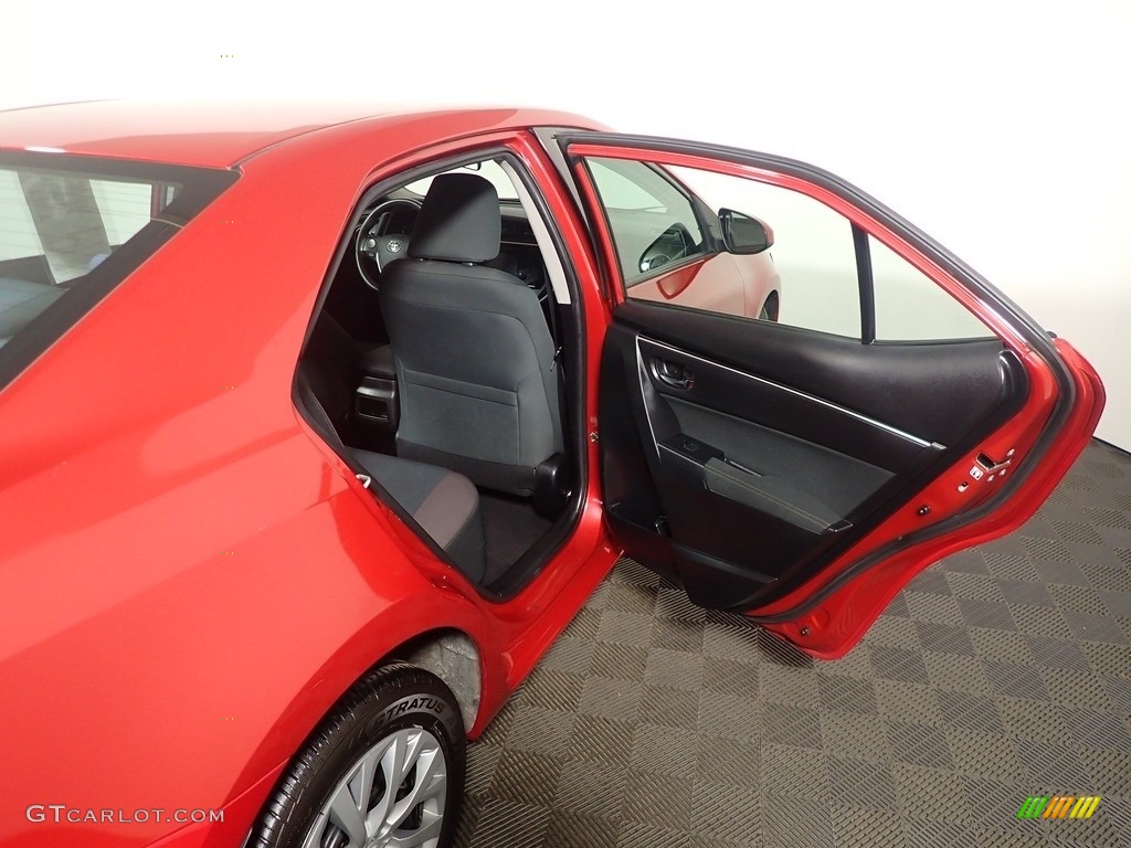 2019 Corolla LE - Barcelona Red Metallic / Black photo #32