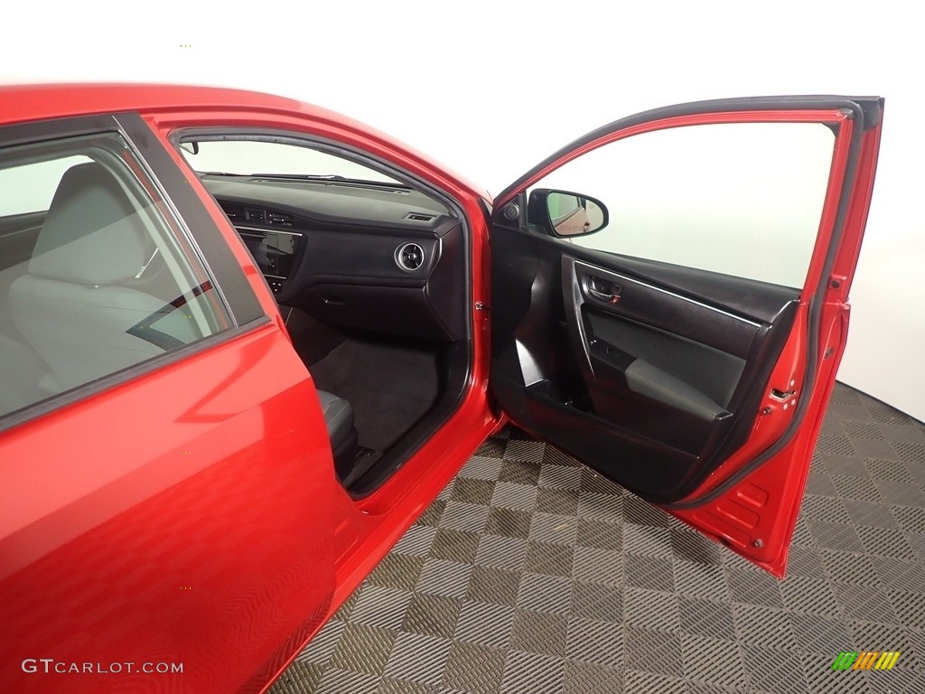 2019 Corolla LE - Barcelona Red Metallic / Black photo #34