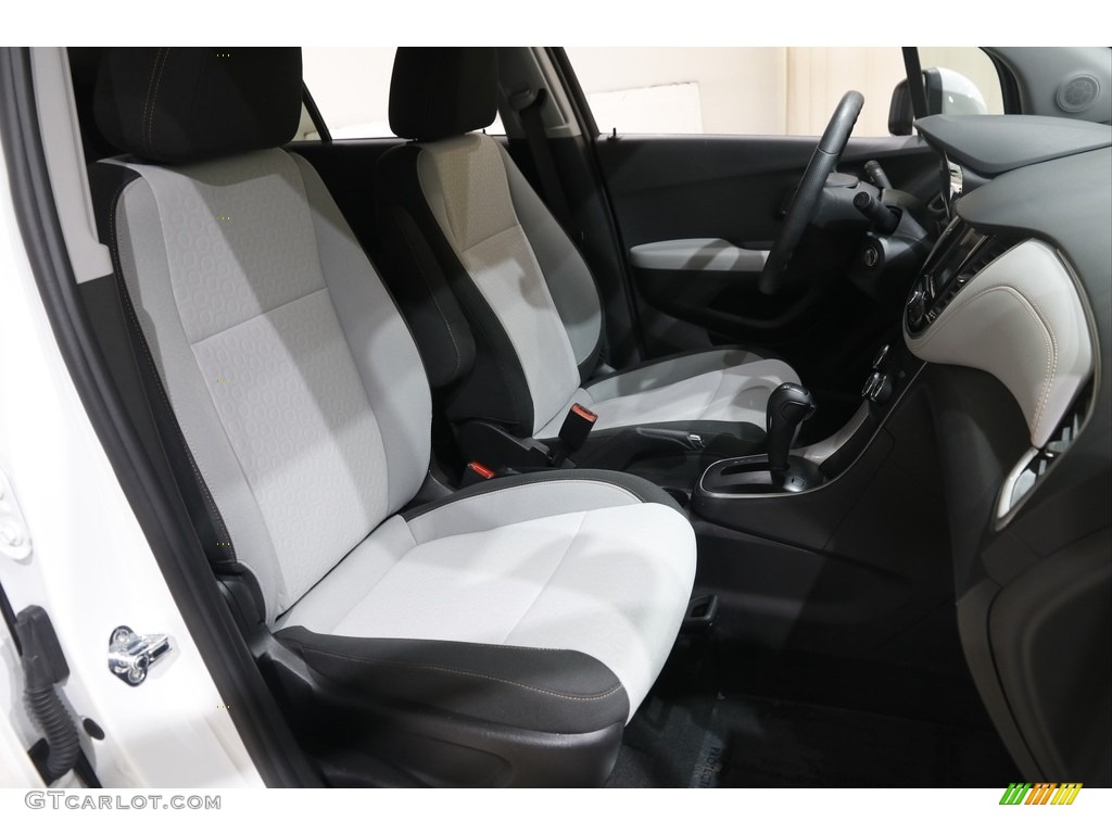 2022 Trax LS AWD - Summit White / Jet Black photo #14