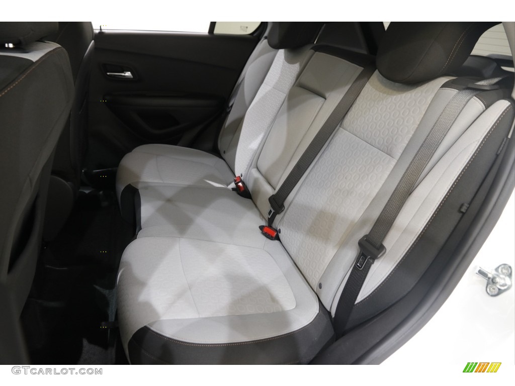 2022 Trax LS AWD - Summit White / Jet Black photo #16